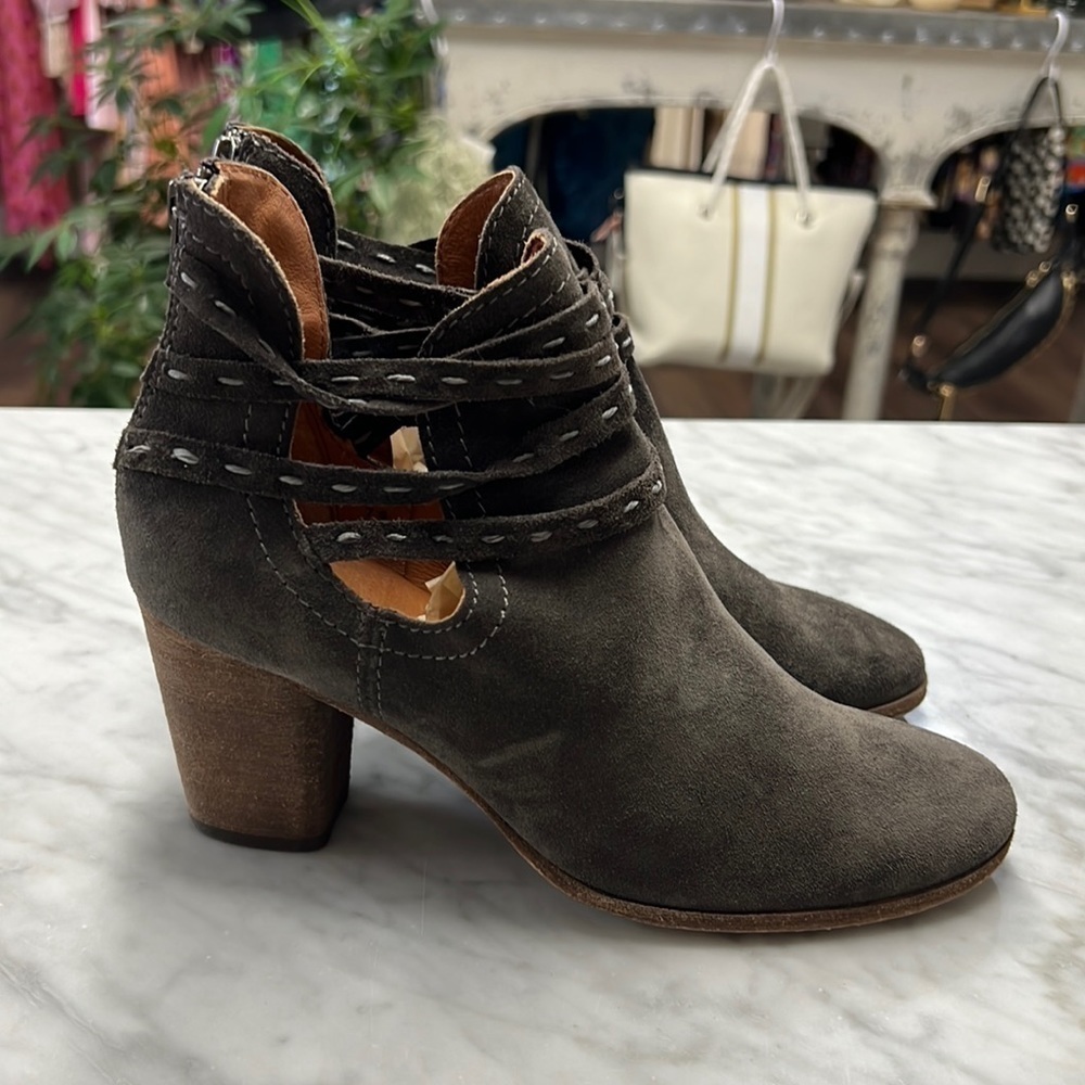Frye Naomi Pickstitch Gray Suede Ankle Bootie Size 7